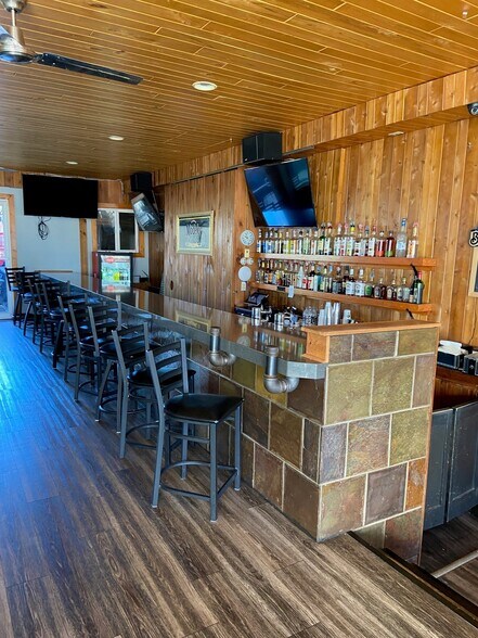 More Photos Of 340 W Northland Ave, Grand Chute Restaurant For Sale