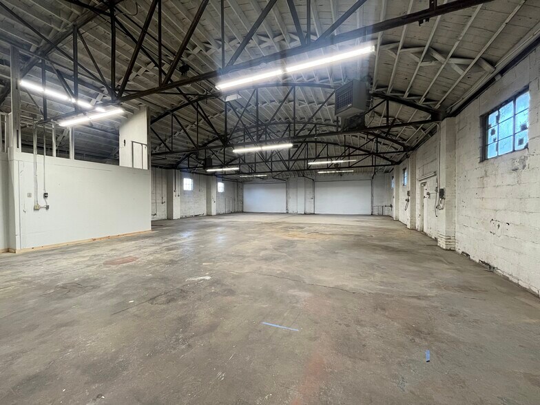 More Photos Of 3434 E 43rd Ave, Denver Service For Lease