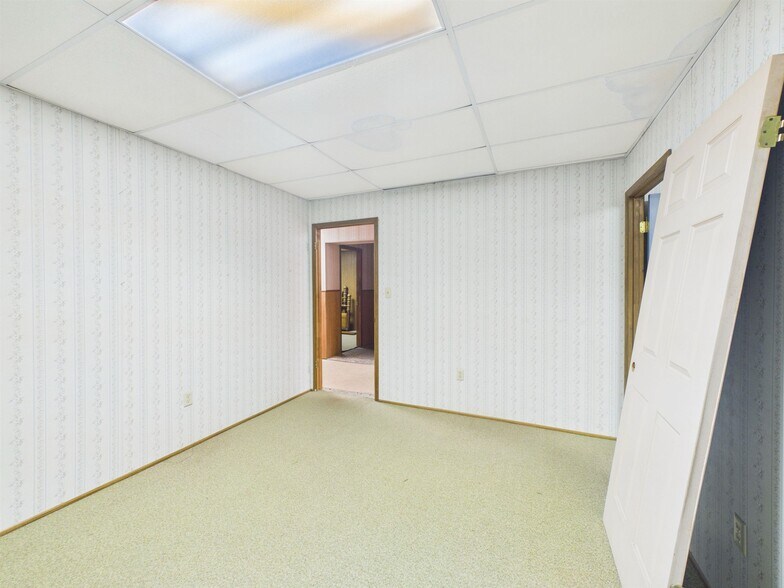 More Photos Of 123 S 3rd St, Ironton Storefront Retail Office For Sale