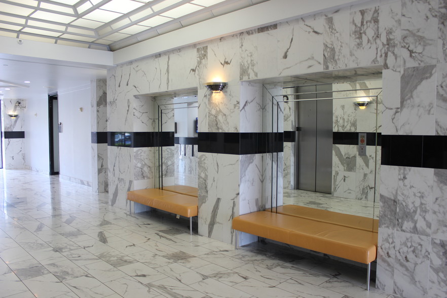 More Photos Of 2525 N Loop Fwy W, Houston Office For Lease