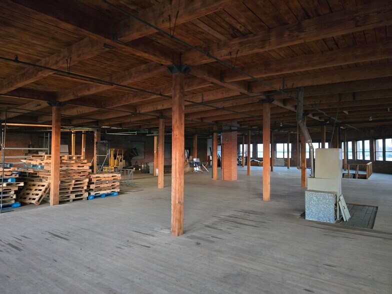 More Photos Of 6100 Wilson Ave, Kansas City Warehouse For Sale