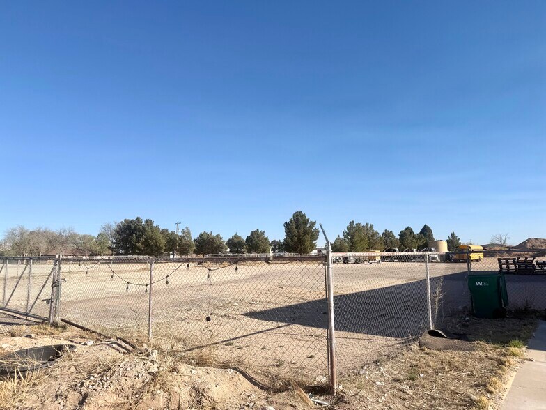 More Photos Of 2215 W Bender Blvd, Hobbs Warehouse For Lease