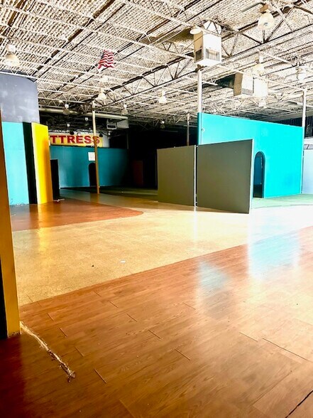 More Photos Of 16745 N I-45 Fwy, Houston Industrial For Sale