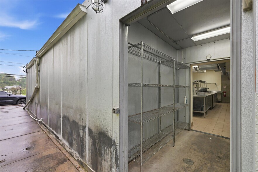More Photos Of 1017 Highland Ave, Greensburg Restaurant For Sale