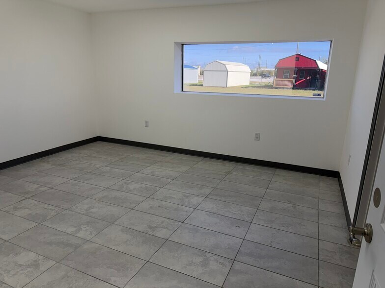 More Photos Of 19391 Highway 35, Alvin Warehouse For Sale