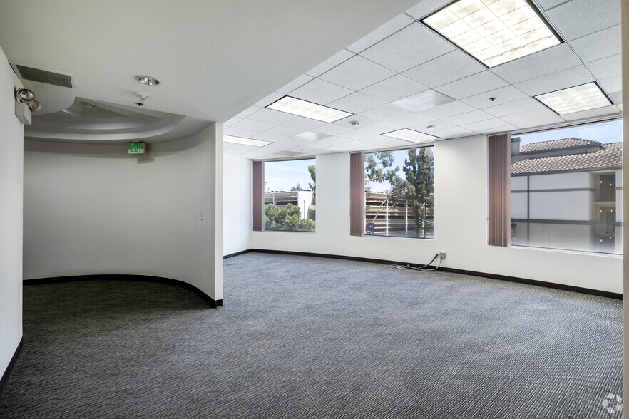 More Photos Of 215 N Marengo Ave, Pasadena Office For Sale