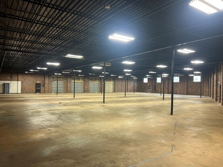 More Photos Of 5706 New Peachtree Rd, Chamblee Light Manufacturing For Sale