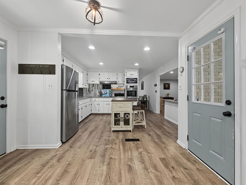 More Photos Of 5602 Highway 69 N, Northport Flex For Sale