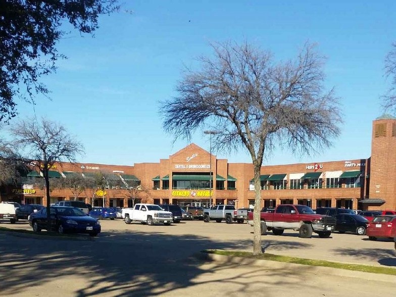 More Photos Of 2301 N Collins St, Arlington Unknown For Lease