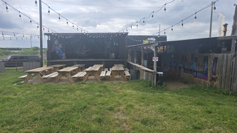 More Photos Of 4021 Acton Hwy, Granbury General Retail For Lease