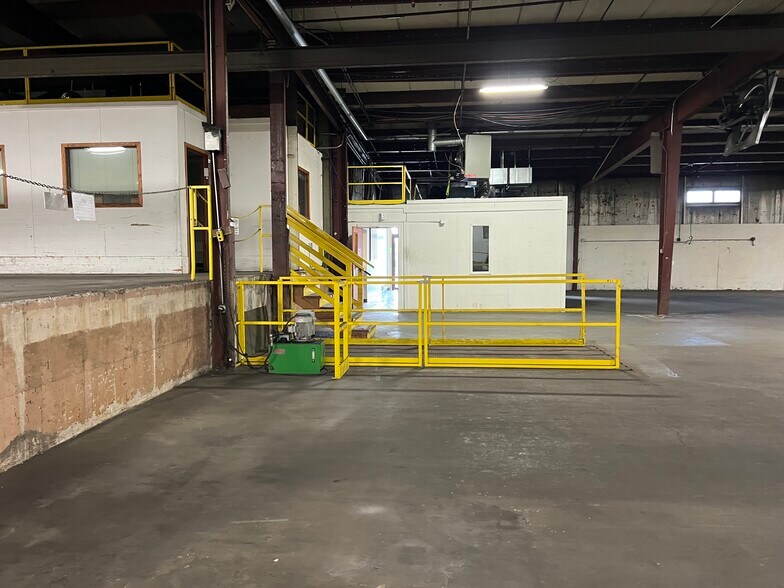 More Photos Of 930 Single Ave, Wausau Manufacturing For Sale