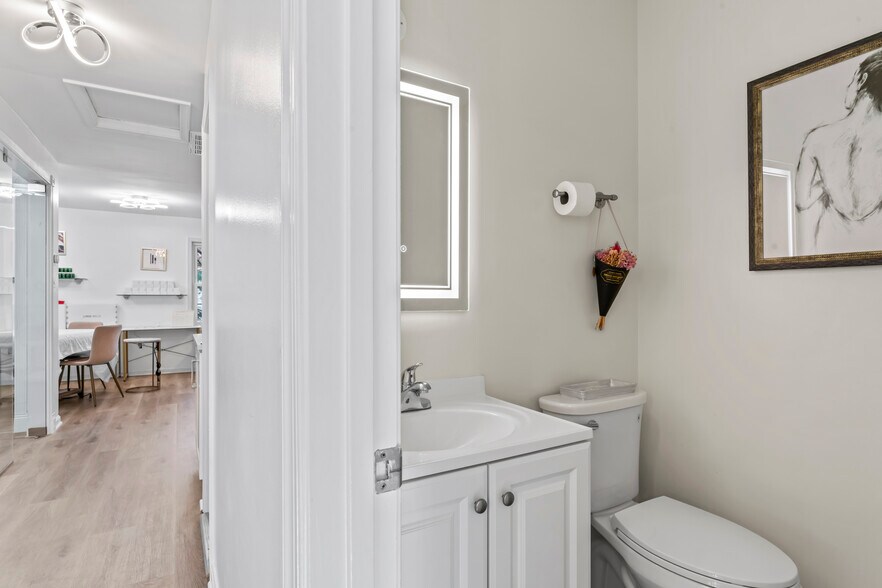 More Photos Of 2102 Gallows Rd, Vienna Medical For Lease