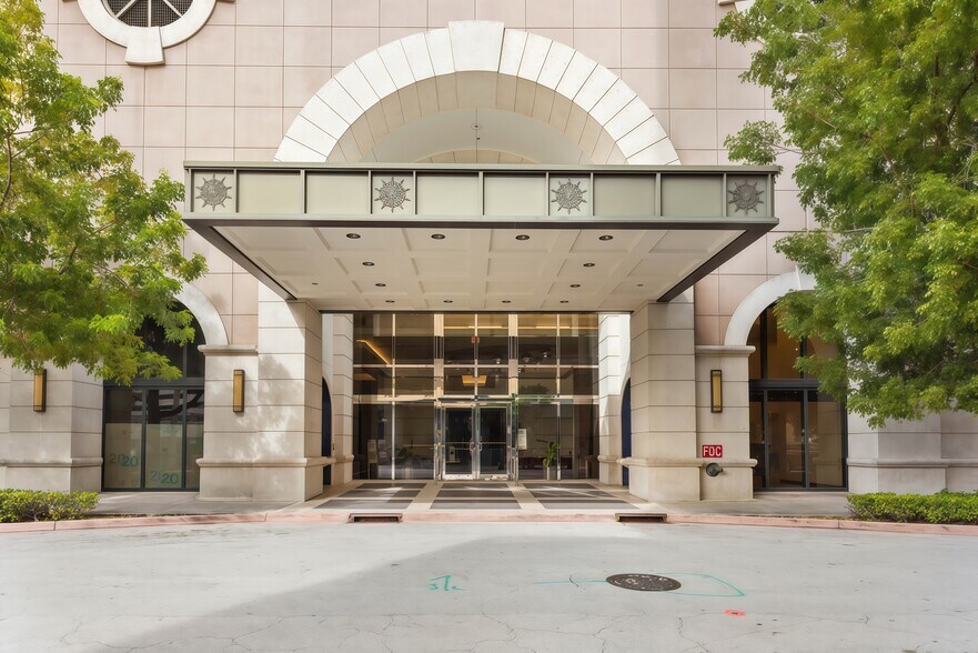 More Photos Of 2020 Ponce De Leon Blvd, Coral Gables Office For Sale