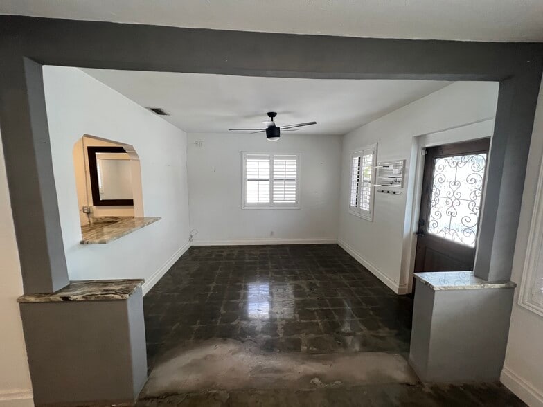 More Photos Of 2323 W Aileen St, Tampa General Retail For Lease