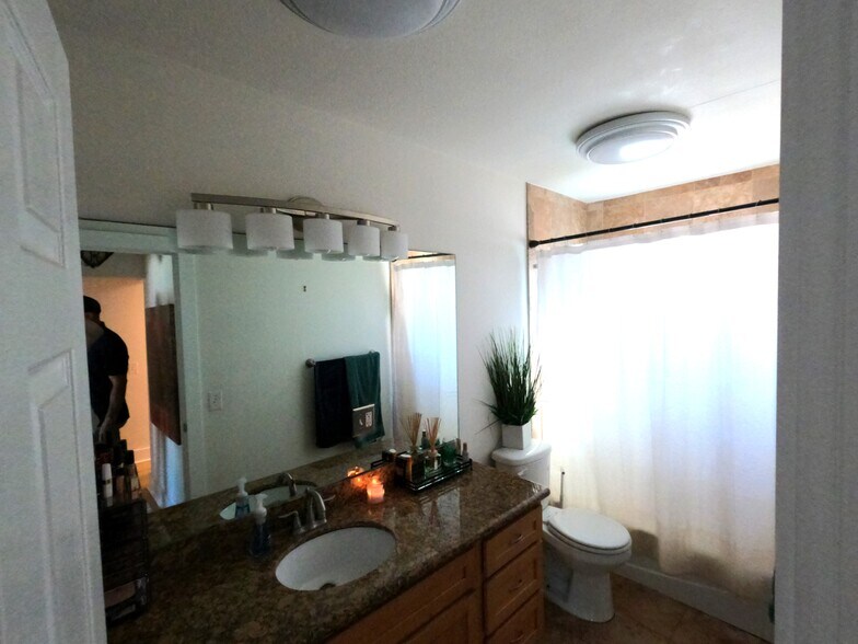 More Photos Of 72 62nd Pl, Long Beach Restaurant For Sale