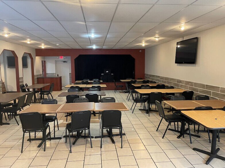 More Photos Of N5696 850th St, Elk Mound Restaurant For Lease
