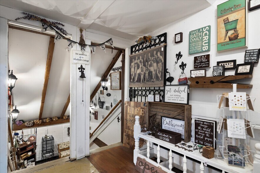 More Photos Of 619 Commercial Ave, Anacortes Storefront Retail Office For Sale