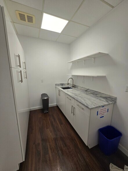 More Photos Of 19 Orchard St, Manhasset Office For Lease