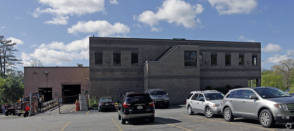 More Photos Of 188 Main St, Wilmington Freestanding For Lease