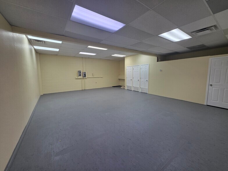 More Photos Of 6570 Caroline St, Milton Unknown For Lease