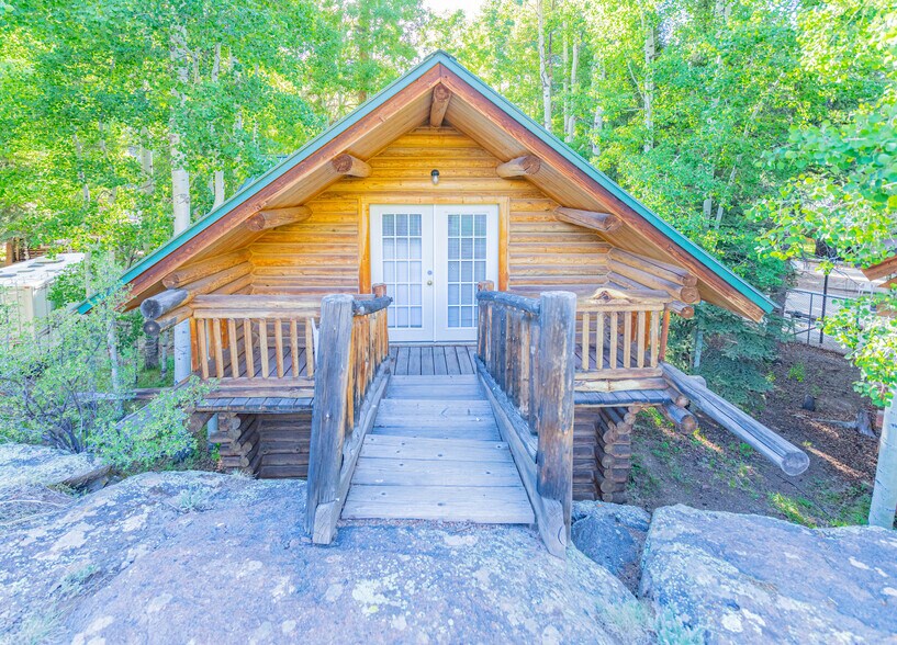 More Photos Of 860 County Road 142, Lake City Hotel For Sale