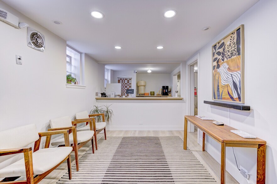 More Photos Of 8750 W 9 Mile Rd, Oak Park Office Residential For Lease