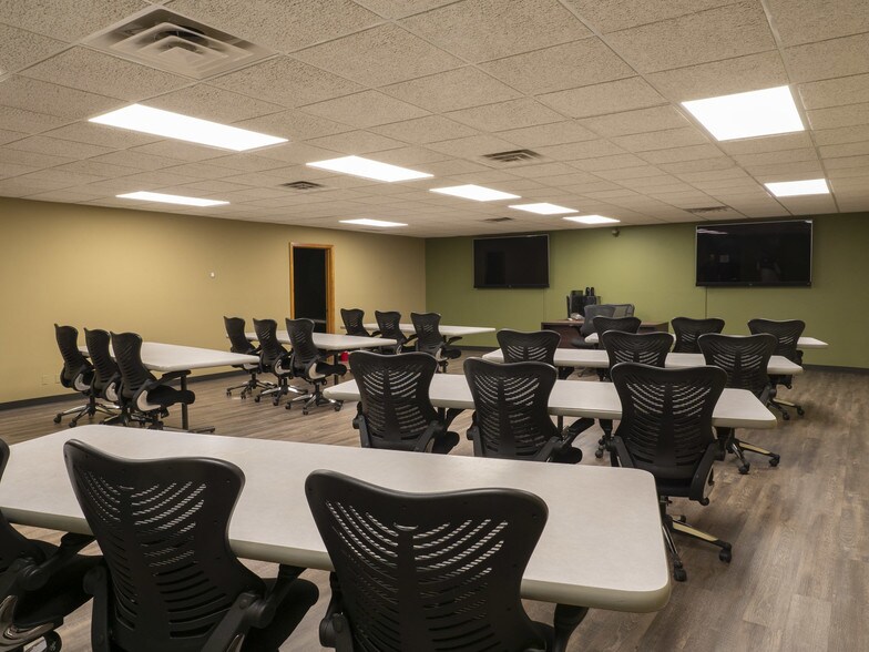 More Photos Of 13400 O St, Lincoln Manufacturing For Sale