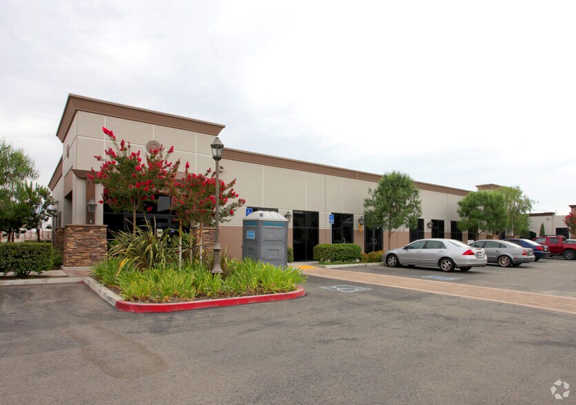 More Photos Of 537 Queensland Cir, Corona Loft Creative Space For Lease