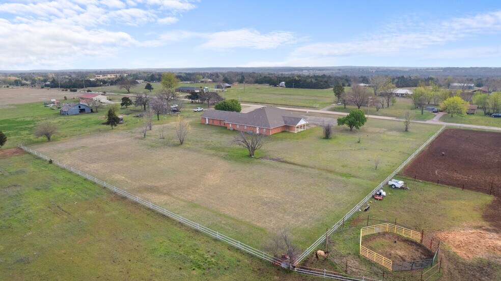 More Photos Of 907 N Oklahoma St, Tryon Religious Facility For Sale