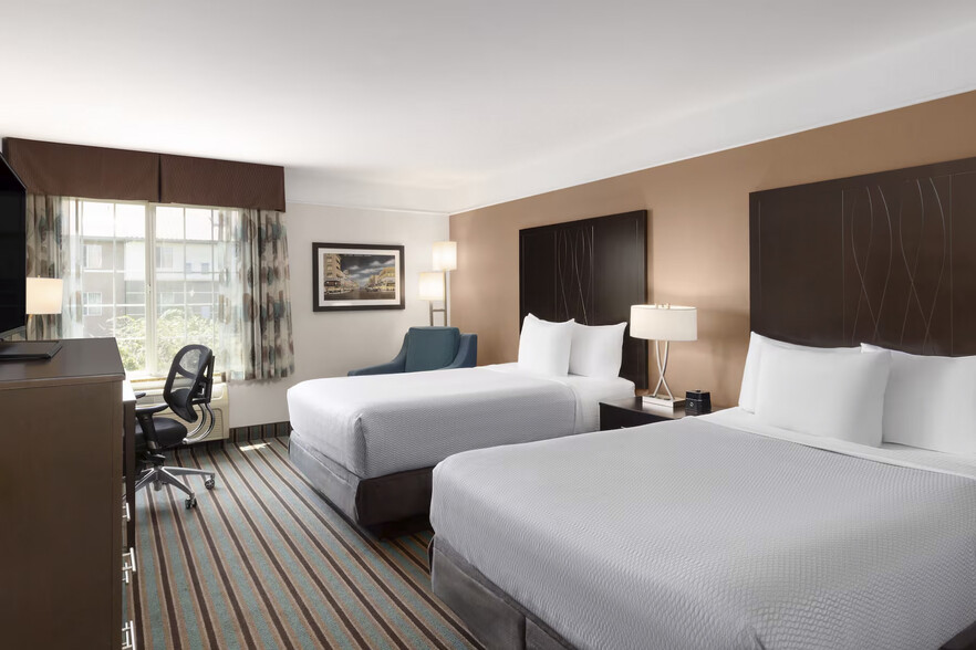 More Photos Of 8858 Spectrum Park Way, Bakersfield Hotel For Sale