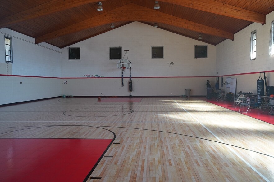 More Photos Of 206 Emerling Dr, Saint Louis Religious Facility For Sale