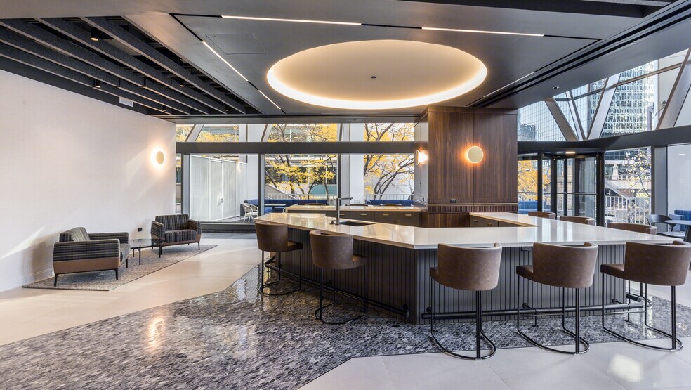 More Photos Of 200 S Wacker Dr, Chicago Office For Lease