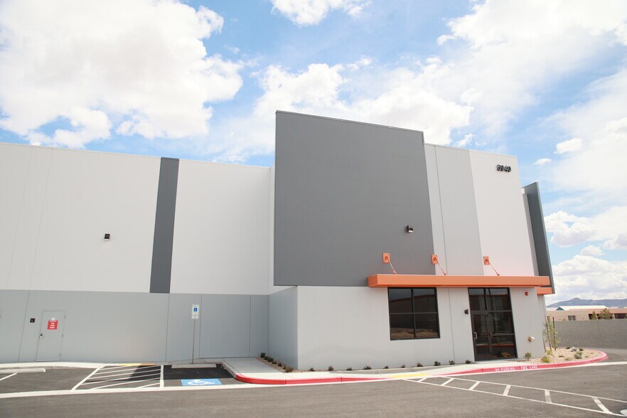 More Photos Of 5940 McLeod Dr, Las Vegas Warehouse For Lease
