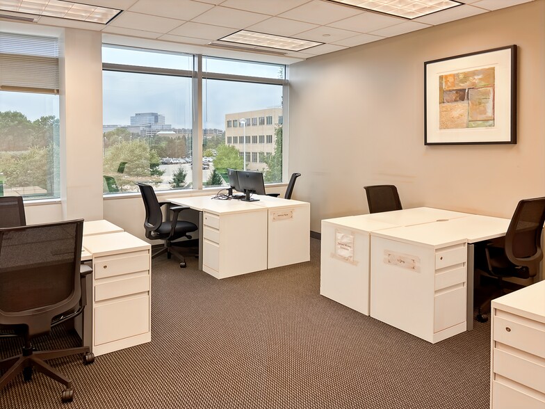 More Photos Of 2000 Auburn Dr, Beachwood Coworking Space