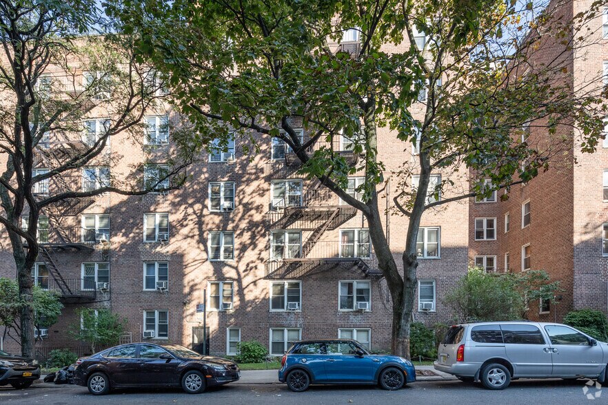 More Photos Of 143-153 Bennett Ave, New York Apartments For Sale