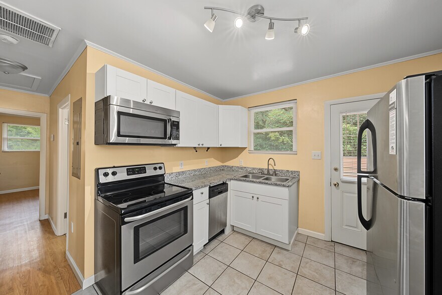More Photos Of 559 Pulaski St, Athens Specialty For Sale