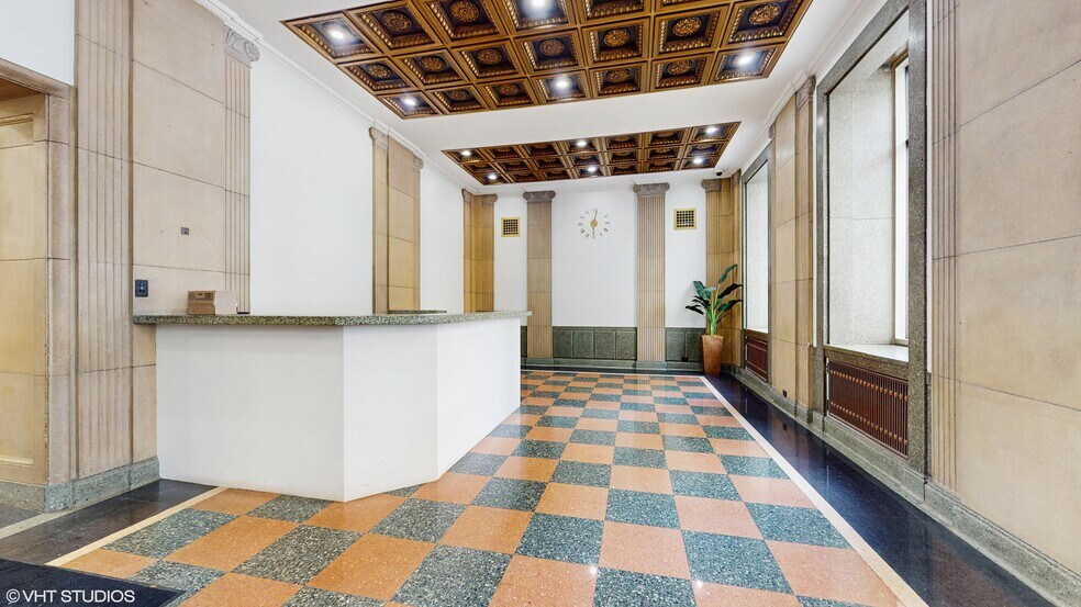 More Photos Of 515 N Dearborn St, Chicago Office For Sale