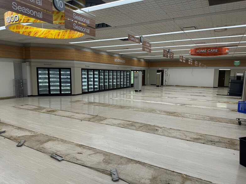 More Photos Of 610 N Cedar St, Mason Unknown For Lease