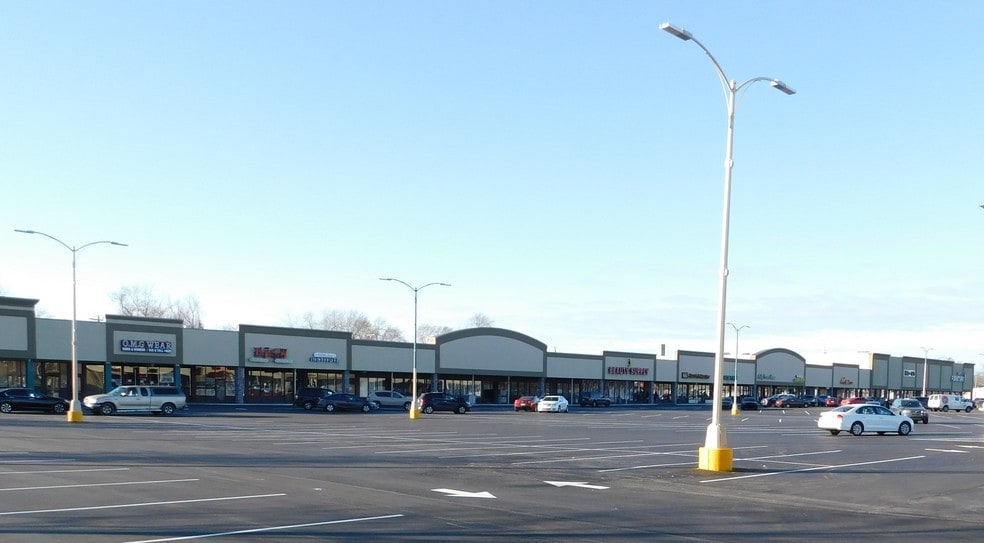 More Photos Of 25351-25495 Grand River Ave, Redford Township Unknown For Lease