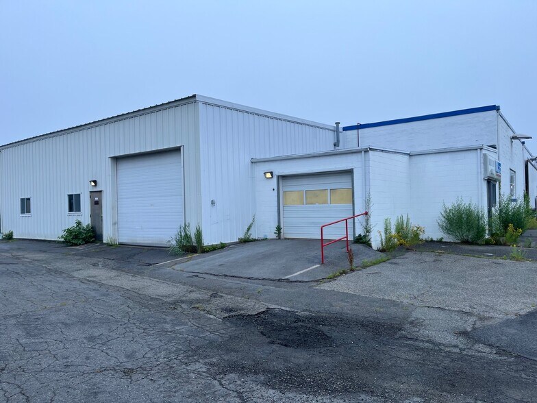 More Photos Of 207 Highland Ave, Salem Light Distribution For Lease