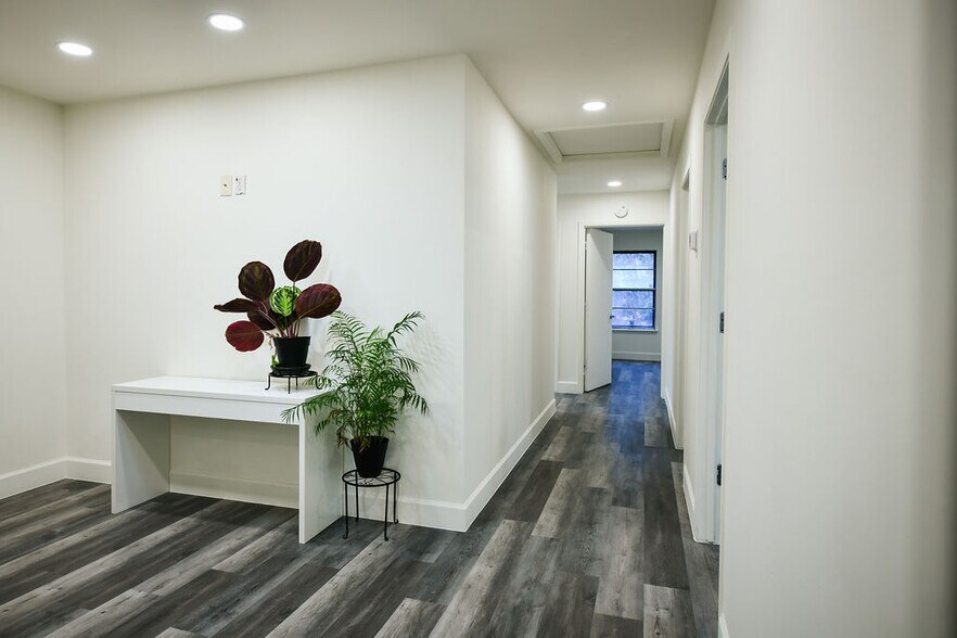 More Photos Of 11802 N IH-35, Austin Office For Sale