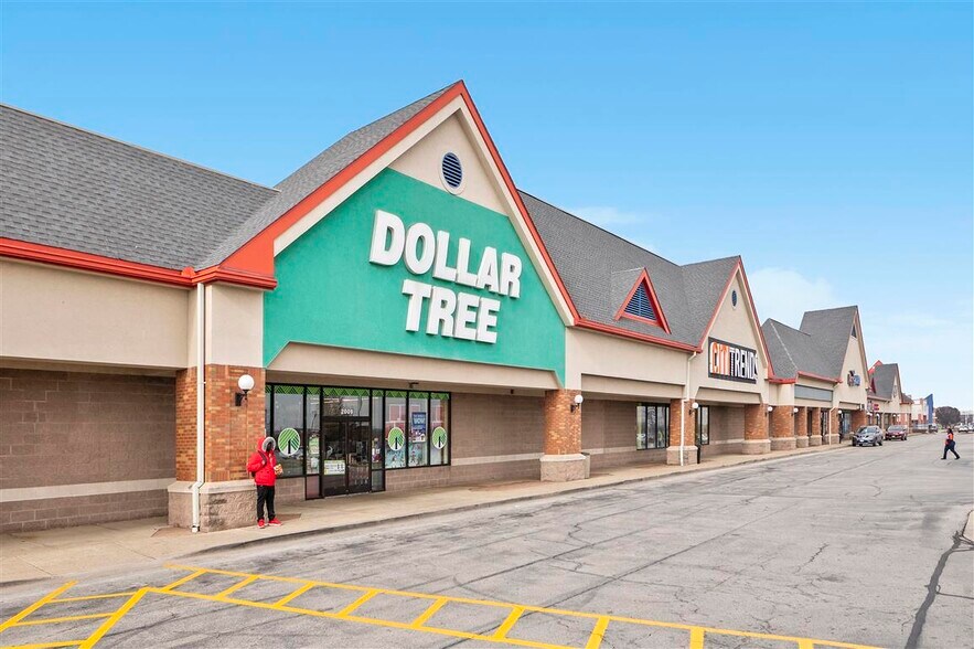 More Photos Of 2001-2023 N Prospect Ave, Champaign Unknown For Lease