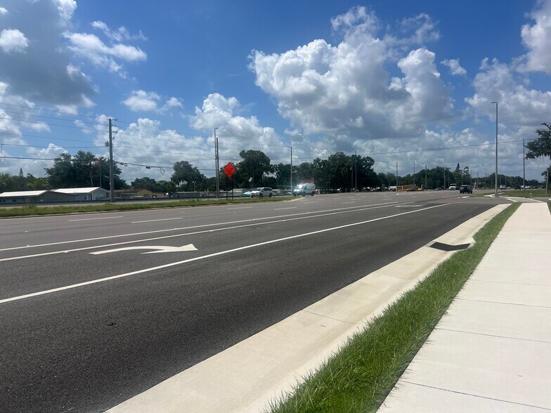 More Photos Of 10715 US Highway 301 S, Riverview Storefront Retail Office For Lease