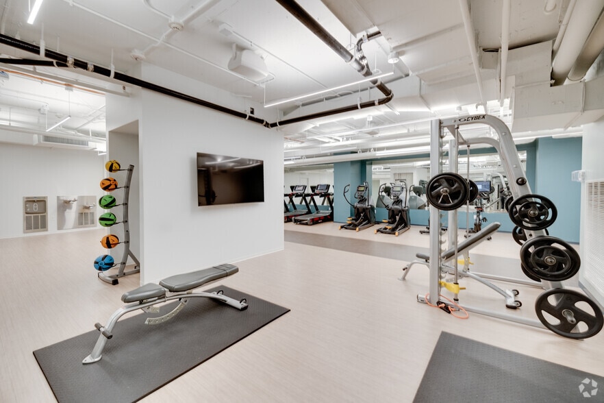 More Photos Of 2001 L St NW, Washington Office For Lease