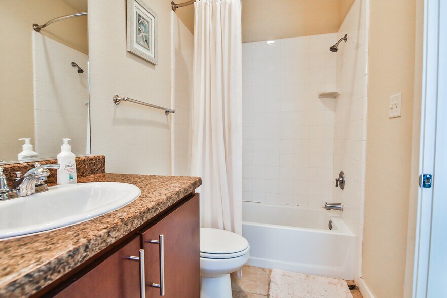 More Photos Of 2012 Main St, Lubbock Apartments For Sale