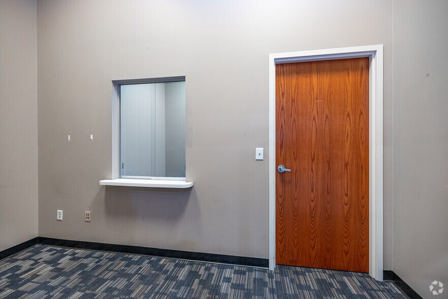 More Photos Of 420 W Morris Blvd, Morristown Office For Lease