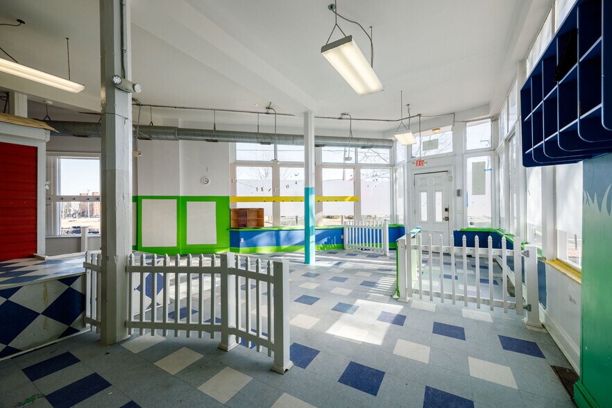 More Photos Of 300 W Clay St, Richmond Storefront Retail Residential For Lease