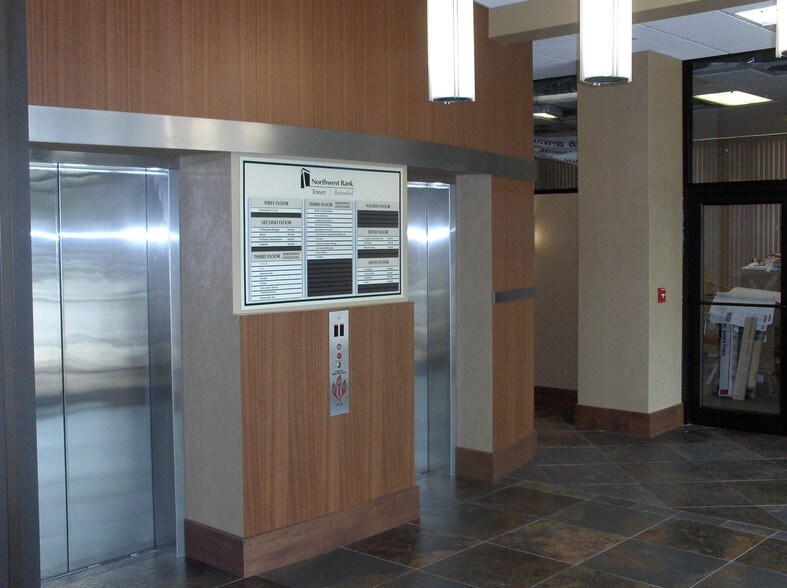 More Photos Of 2550 Middle Rd, Bettendorf Office For Lease