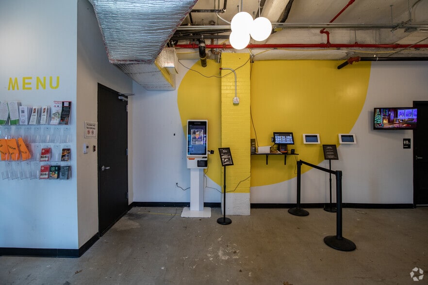 More Photos Of 4005 Skillman Ave, Long Island City Restaurant For Lease