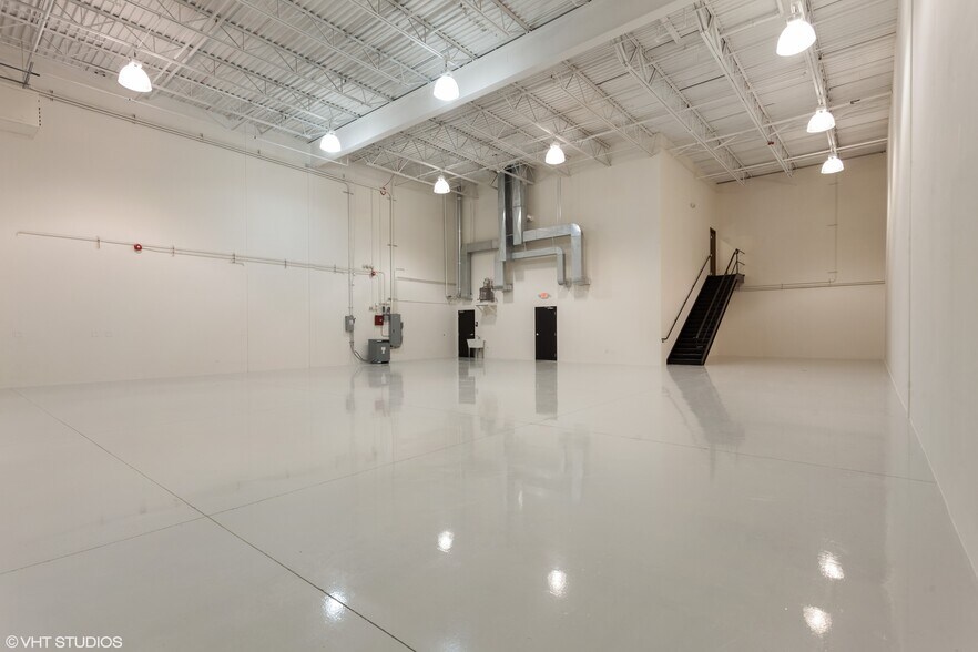 More Photos Of 475 Quadrangle Dr, Bolingbrook Warehouse For Lease